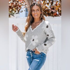 Grey | Knit | Daisy | Scalloped | V Neck | Long Sleeve | Sweater | Size S